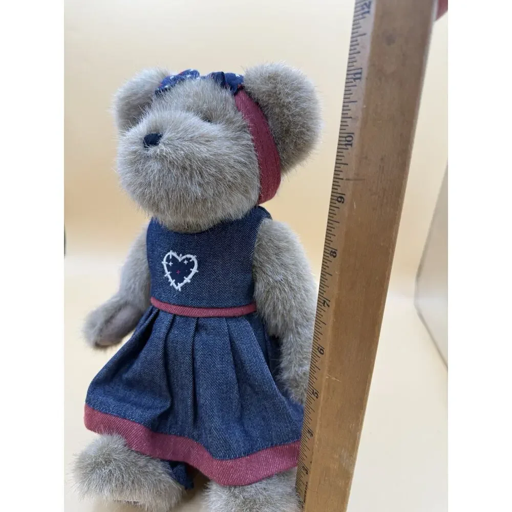 Boyds Bears Head Bean Collection Plush Bear Denim Dress Wood Stand 9” Display